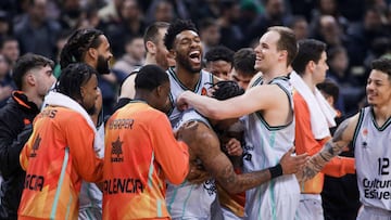 ATHENS, GREECE - FEBRUARY 10: Players of Valencia Basket celebrate their victory right after the 2022-23 Turkish Airlines EuroLeague Regular Season Round 24 game between Panathinaikos Athens and Valencia Basket at OAKA on February 10, 2023 in Athens, Greece. (Photo by Panagiotis Moschandreou/Euroleague Basketball via Getty Images)