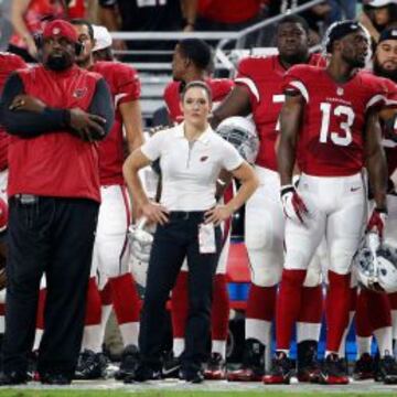 Jennifer Welter es la primera entrenadora de la NFL.