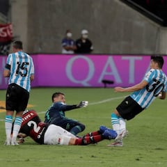 Sigali adelantó a Racing con un polémico gol que validó el VAR