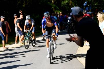 Las mejores imágenes de la etapa con final en Les Praeres