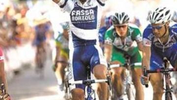 <b>EL REY DEL SPRINT. </b>Alessandro Petacchi se impuso a Erik Zabel (izquierda) y Tom Boonen (derecha).