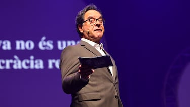 Abel Folk participa en La Nit de la Ràdio aportando su presencia escénica en una gala que combinó música, teatro y reconocimientos.