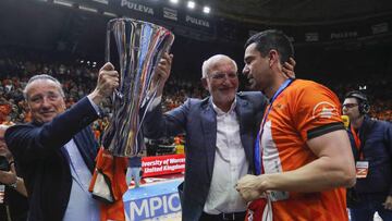 15/04/19 BALONCESTO BASKET PABELLON FONTETA FUENTE SAN LUIS FINAL EUROCUP TERCER PARTIDO
 VALENCIA BASKET - ALBA BERLIN
 ALEGRIA CELEBRACION CAMPEON COPA TROFEO
 FERNANDO ROIG JUAN ROIG RAFA MARTINEZ