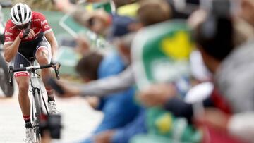 GRA396. ALTO DE LOS MACHUCOS (CANTABRIA), 06/09/2017.- El ciclista madrileño del equipo Trek, Alberto Contador, a su llegada a la meta de la decimoséptima etapa de la Vuelta Ciclista a España, etapa con salida en Villadiego (Burgos) y llegada en Los Machucos (Cantabria), con un recorrido de 180,5 kilómetros. EFE/JAVIER LIZÓN