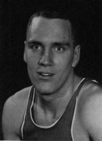 Bob Ferry comenzó su idilio con la NBA como jugador: St. Louis Hawks, donde llegó como número 7 del Draft de 1959; Detroit Pistons, Baltimore Bullets… Disputó diez temporadas para un total de 634 partidos. Pero su verdadero éxito llegó fuera de la cancha,