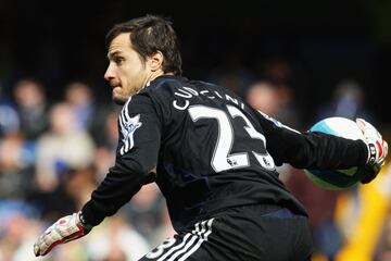 Antes de retirarse, el portero que tuvo paso por Milan, Chelsea, Spurs, Lazio, etc. llegó en 2012 a LA Galaxy, donde jugó 25 partidos. Con Italia tuvo actividad hasta la sub-21.