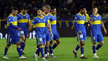 Players of Boca Juniors leave the field during the end of the first half during the Argentine Professional Football League Tournament 2023 match between Boca Juniors and Lanus at La Bombonera stadium in Buenos Aires, on June 10, 2023. (Photo by ALEJANDRO PAGNI / AFP)