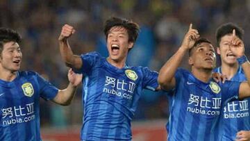 Roger Martínez marcó dos goles en el triunfo de su equipo Jiangsu Suning ante Hebei en su primer juego en la Liga de China. El colombiano fue titular y jugó 60 minutos.