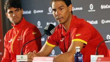 Carlos Alcaraz y Rafa Nadal, en la Copa Davis de 2024.
