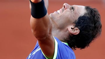 Nadal hammers Thiem to book spot in 10th French Open final
