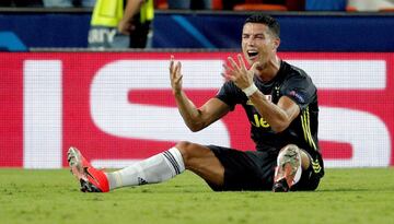 La desolación de Cristiano Ronaldo tras ver la tarjeta roja. 