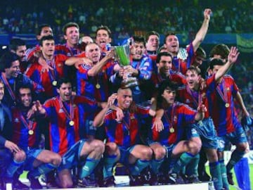Los jugadores del Barcelona celebrando el título