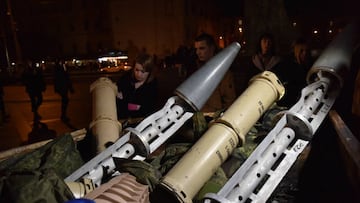 LVIV, UKRAINE - DECEMBER 31: People look at the wreckage of Russian missiles displayed in the square near the Christmas tree on New Year's Eve in Lviv, December 31, 2022. Due to the war and curfew, no New Year's events took place in the city. (Photo by Pavlo Palamarchuk/Anadolu Agency via Getty Images)