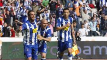 Iván Alonso, De la Peña y Nené celebran uno de los goles del Espanyol ante el Deportivo en 2009.