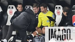 La plaga de lesiones llega a los árbitros: Brych se rompe el cruzado