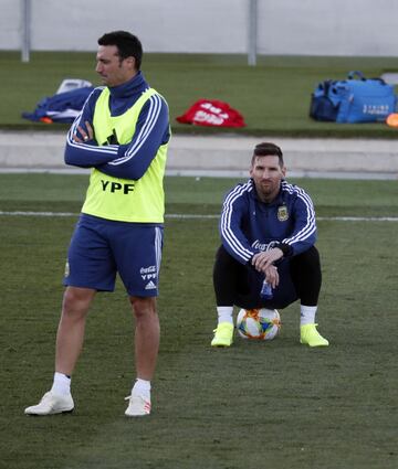 Lionel Scaloni y Leo Messi.


