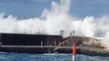 Ola gigante en Puerto de la Cruz, Tenerife