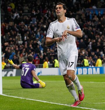 Canterano del Real Madrid, tres meses en el Deportivo de La Coruña le valieron para que Benítez se lo llevase con él a Anfield. En verano de 2009 volvió al Real Madrid donde jugó 7 temporadas. 