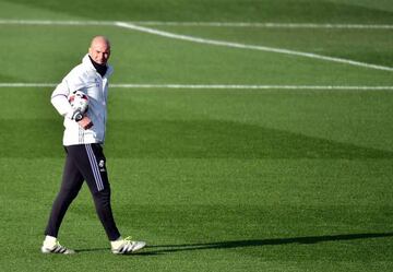 Zidane in Real Madrid training ahead of Wednesday's Copa del Rey tie.