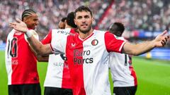 Santiago Giménez iguala récord de partidos consecutivos anotando gol en la Eredivise