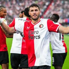 Santiago Giménez iguala récord de partidos consecutivos anotando gol en la Eredivise