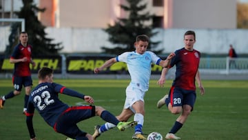 Soccer Football - Vysheyshaya Liga - FC Smolevichi v FC Dinamo Minsk - Gorodskoi Stadium, Borisov, Belarus - April 24, 2020 FC Dinamo Minsk's Ivan Bakhar in action with FC Smolevichi's Alex Butarevich, as the match goes ahead despite most spor