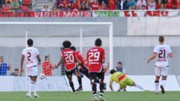 <b>GOL INICIAL. </b>De esta forma logró el 'Chori' Castro el tanto de penalti que ponía por delante al Mallorca. Casi al final llegó el segundo.