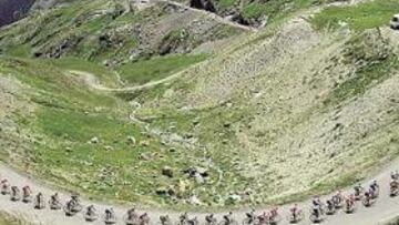 <b>COLOSO ALPINO. </b>El impresionante Galibier volverá a poner al pelotón del Tour de Francia en fila de uno.