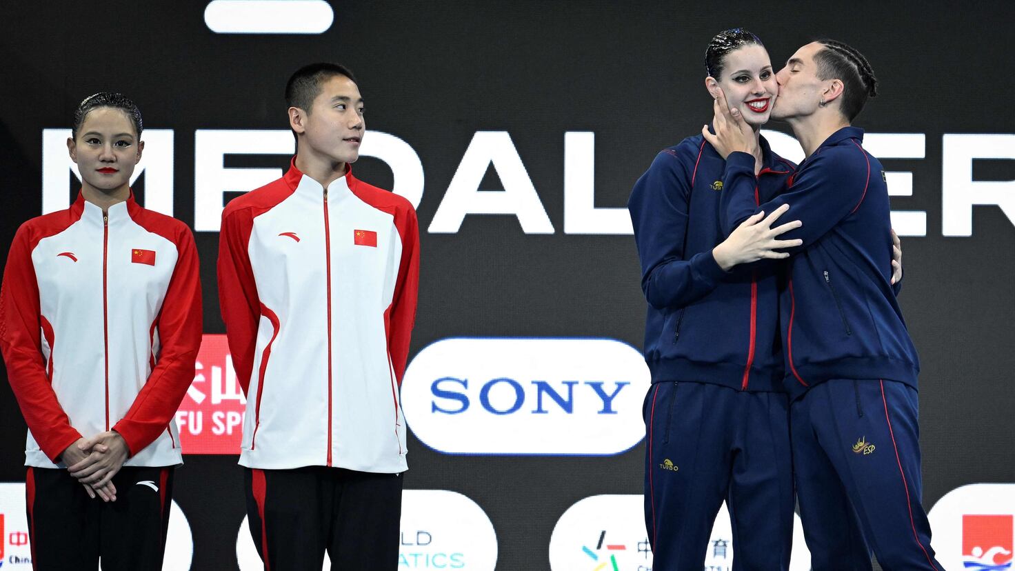 Iris y Dennis arrasan, y las acrobacias ponen la guinda en la ...