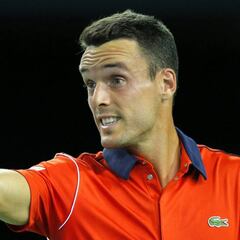 Bautista ganó y clasificó a España; Carreño firmó el 4-1