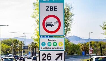 Adiós a ir en coche por el centro: las ciudades de España que prohibirán circular con etiqueta B y C de la DGT