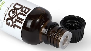 Este aceite para barba suaviza, define y acondiciona el vello facial