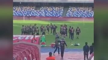 Afici&oacute;n recibe al equipo con abucheos