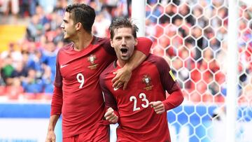 Portugal's midfielder Adrien Silva (R) celebrates with Portugal's forward Andre Silva after scoring his team's winning goal during the 2017 FIFA Confederations Cup third place football match between Portugal and Mexico at the Spartak Stadium in Moscow on July 2, 2017. / AFP PHOTO / Yuri KADOBNOV