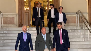 26/06/25 REAL VALLADOLID NUEVOS DUEÑOS DEL EQUIPO
GABRIEL SOLARES E ISAAC BENZAQUEN CON EL ALCALDE DE VALLADOLID JESUS JULIO CARNERO TRAS LA REUNION EN EL AYUNTAMIENTO
ENVIA.IGNACIO.BAILADOR.