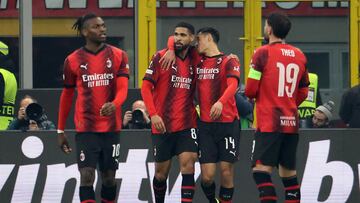 Milan (Italy), 15/02/2024.- AC Milan'Äôs Ruben Loftus-Cheek (2-L) celebrates with his teammates after scoring the 1-0 goal during the UEFA Europa League round of 32, first leg soccer match between AC Milan and Stade Rennes FC, in Milan, Italy, 15 February 2024. (Italia) EFE/EPA/MATTEO BAZZI
