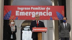 Santiago, 10 de junio 2020  El Presidente de la Republica, Sebastian Pinera, junto al Ministro de Desarrollo Social y Familia, Cristian Monckeberg, da inicio a pago de Ingreso Familiar de Emergencia a nuevos beneficiarios.   Dragomir Yankovic/Aton Chile