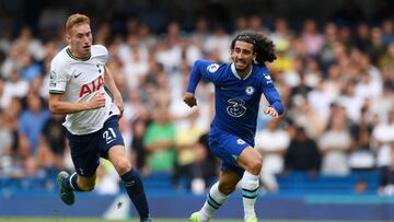 LONDON, ENGLAND - AUGUST 14: Marc Cucurella of Chelsea runs with the ball whilst under pressure from Dejan Kulusevski of Tottenham Hotspur during the Premier League match between Chelsea FC and Tottenham Hotspur at Stamford Bridge on August 14, 2022 in London, England. (Photo by Shaun Botterill/Getty Images)