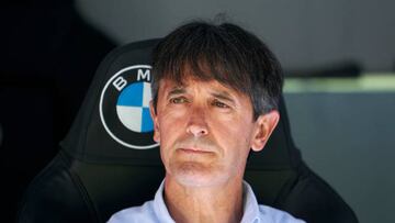 MADRID, SPAIN - APRIL 02: Pacheta, head coach of Real Valladolid CF looks on prior to the LaLiga Santander match between Real Madrid CF and Real Valladolid CF at Estadio Santiago Bernabeu on April 02, 2023 in Madrid, Spain. (Photo by Mateo Villalba/Quality Sport Images/Getty Images)