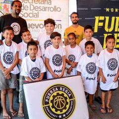 Fuerza Regia imparte clínica deportiva en las calles de N.L.