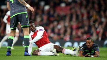 Arsenal&#039;s Danny Welbeck reacts in pain during the UEFA Europa League, Group E match at the Emirates Stadium, London. (Photo by Nick Potts/PA Images via Getty Images)