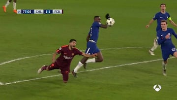 Luis Suárez pide penalti de Rüdiger.