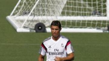 Cristiano Ronaldo se entrena con el grupo.