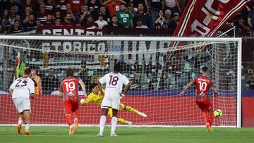 Cremona (Italy), 03/06/2023.- Cremonese's Cristian Buonaiuto scores the goal 1-0 during the Italian Serie A soccer match US Cremonese vs US Salernitana 1919 at Giovanni Zini stadium in Cremona, Italy, 03 June 2023. (Italia) EFE/EPA/FILIPPO VENEZIA
