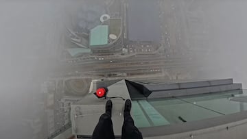 Adrian Bartecki a punto de saltar desde Torre Varso, Polonia
