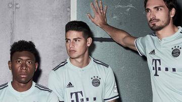 James luce la camiseta verde menta del Bayern Múnich