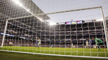 El jugador del Real Madrid Vinicius marca el 5-0 al Melilla. 