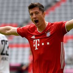 Lewandowski vuela hacia la Bota de Oro con otro doblete
