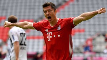 Lewandowski vuela hacia la Bota de Oro con otro doblete