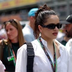 Rosalía revela los productos extraños que lleva en su bolso